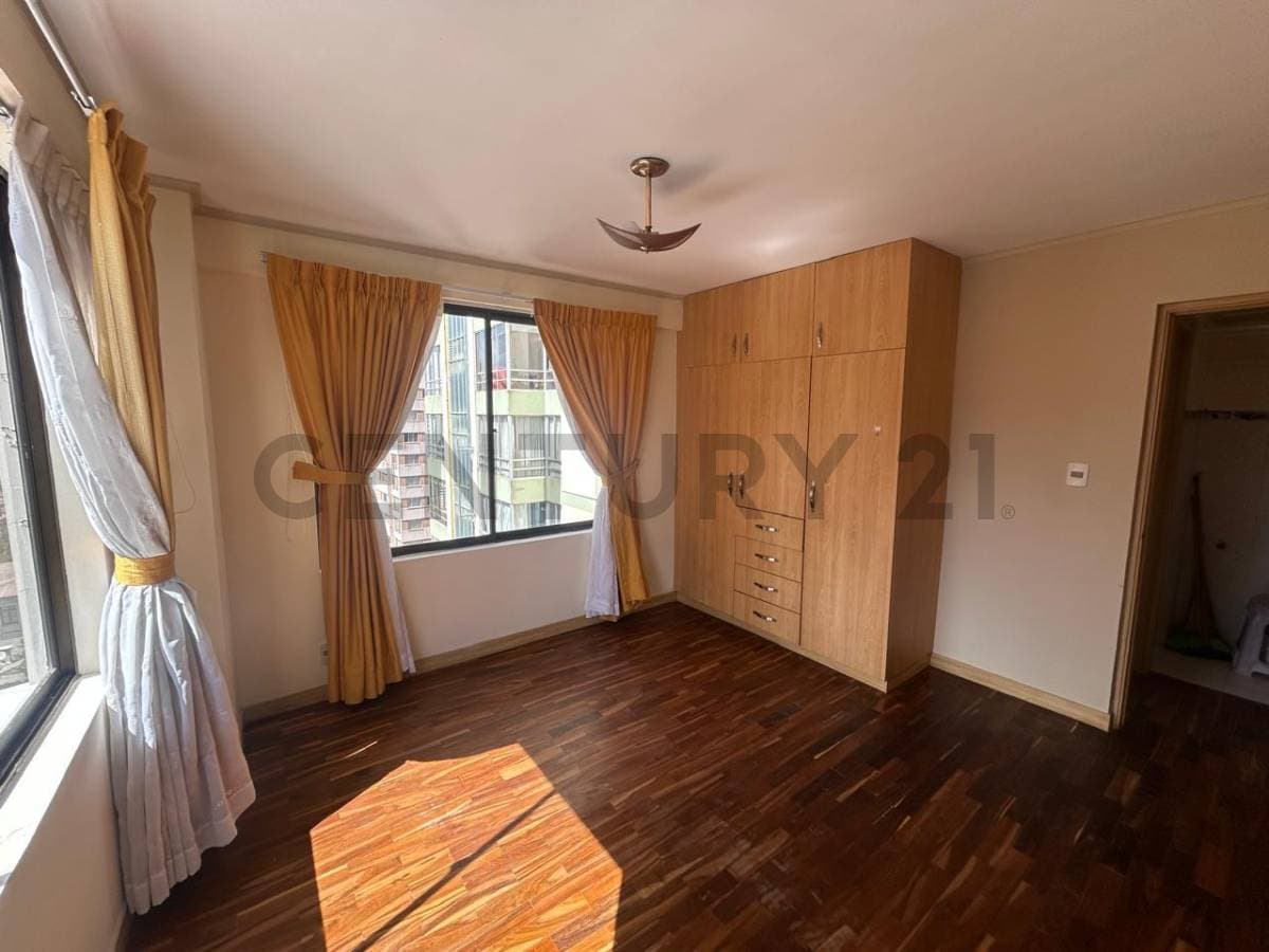 Foto de Departamento en Alquiler en Av. Arce – Frente al Multicine