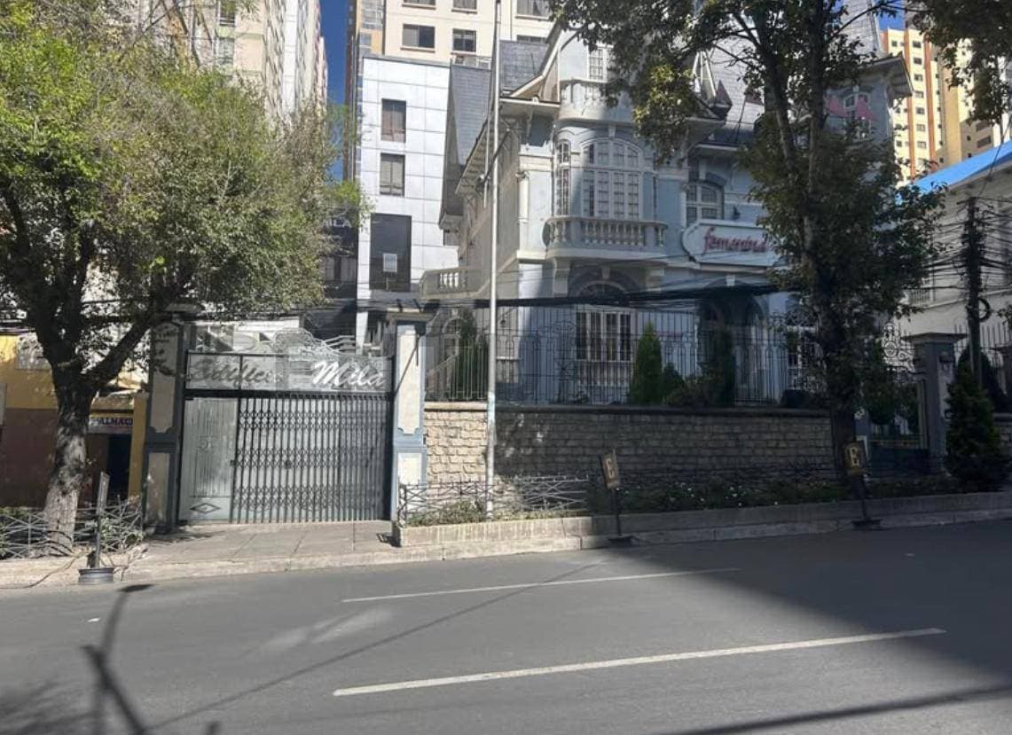 Foto de Departamento en Alquiler en Av. Arce – Frente al Multicine