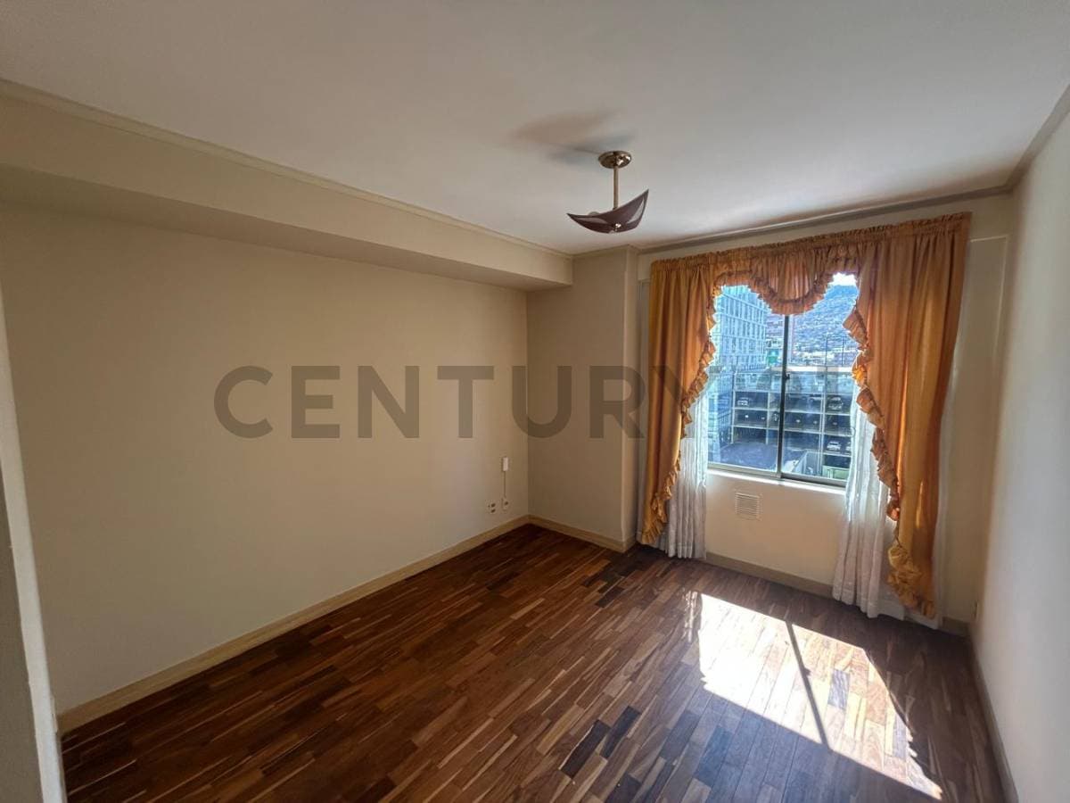 Foto de Departamento en Alquiler en Av. Arce – Frente al Multicine