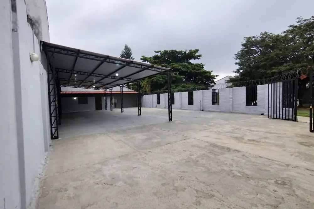 Foto de TERRENO EN VENTA - EN ESQUINA - 2DO ANILLO AV VIRGEN DE COTOCA