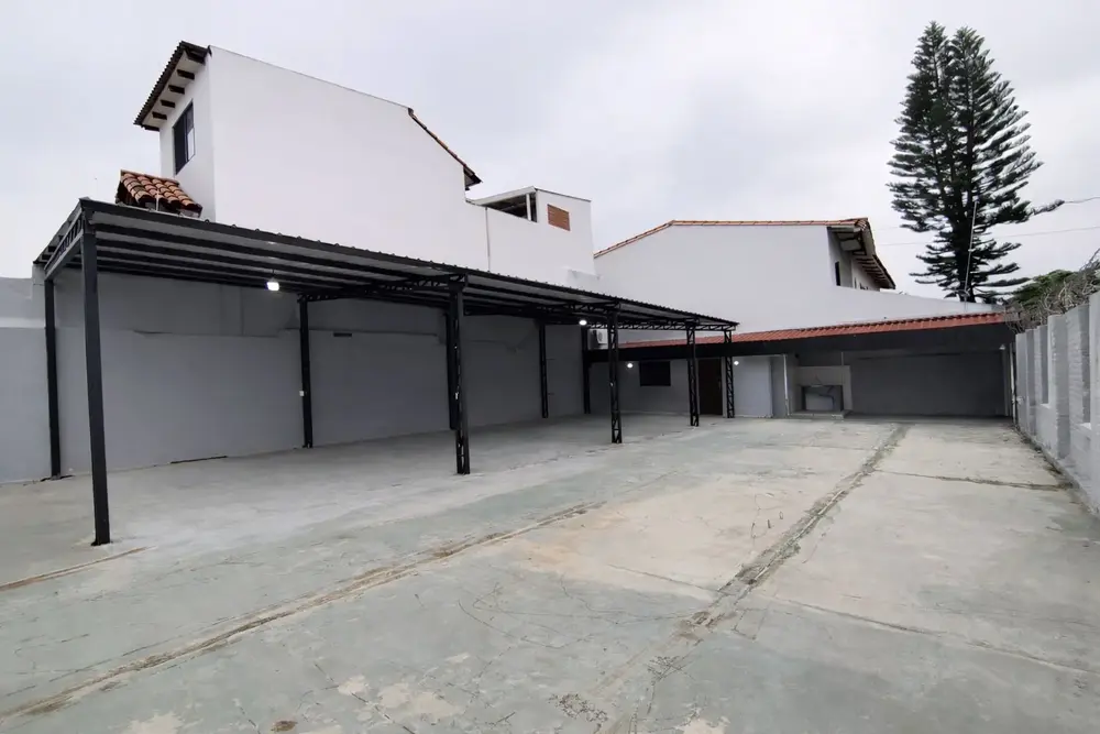 Foto de TERRENO EN VENTA - EN ESQUINA - 2DO ANILLO AV VIRGEN DE COTOCA