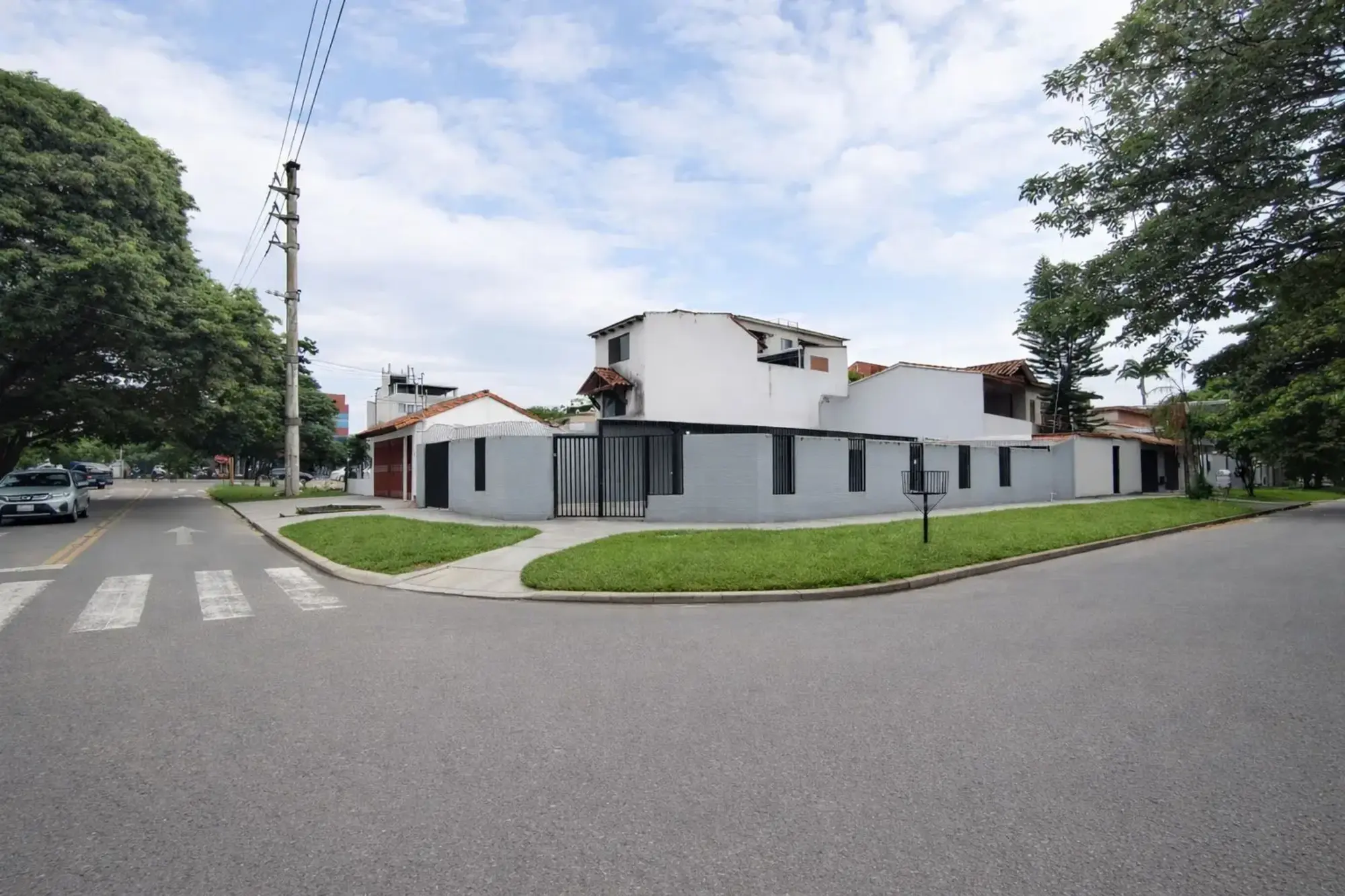 Foto de TERRENO EN VENTA - EN ESQUINA - 2DO ANILLO AV VIRGEN DE COTOCA