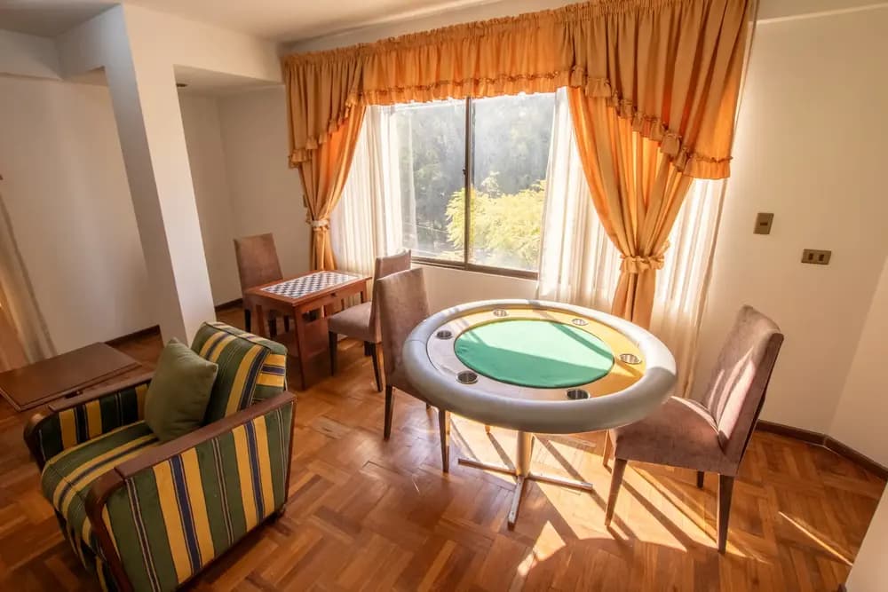 Foto de AMPLIO DEPARTAMENTO AMOBLADO DE 4 DORMITORIOS CON TERRAZA EN QUERU QUERU