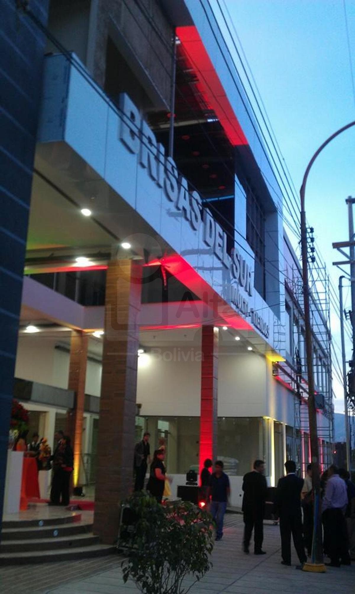 Foto de LOCAL COMERCIAL J18 MULTITIENDAS BRISAS DEL SUR FRENTE DEL HIPERMAXI