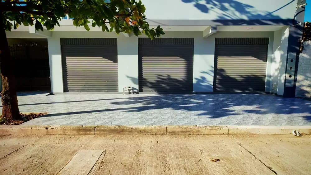 Foto de LOCAL COMERCIAL EN ALQUILER A ESTRENAR – ZONA NORTE, AV. 2 DE AGOSTO ENTRE 5TO. Y 6TO. ANILLO.