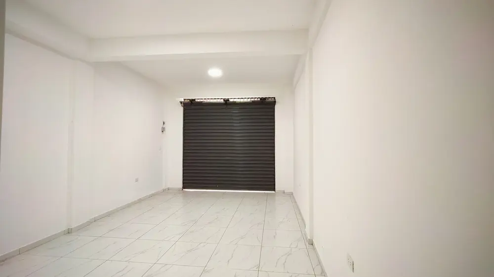 Foto de LOCAL COMERCIAL EN ALQUILER A ESTRENAR – ZONA NORTE, AV. 2 DE AGOSTO ENTRE 5TO. Y 6TO. ANILLO.