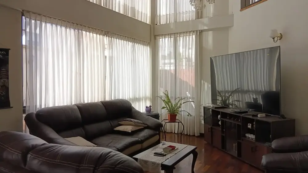 Foto de CASA EN ANTICRÉTICO – ACHUMANI, URB. LOS ROSALES