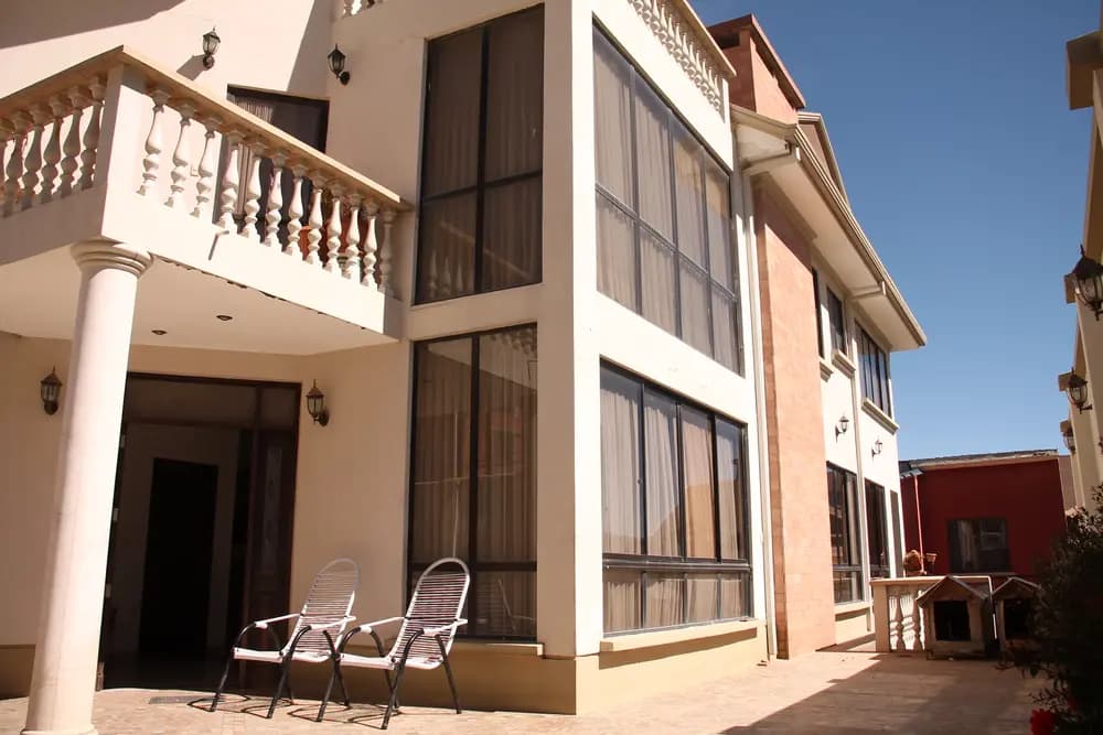 Foto de CASA EN ANTICRÉTICO – ACHUMANI, URB. LOS ROSALES