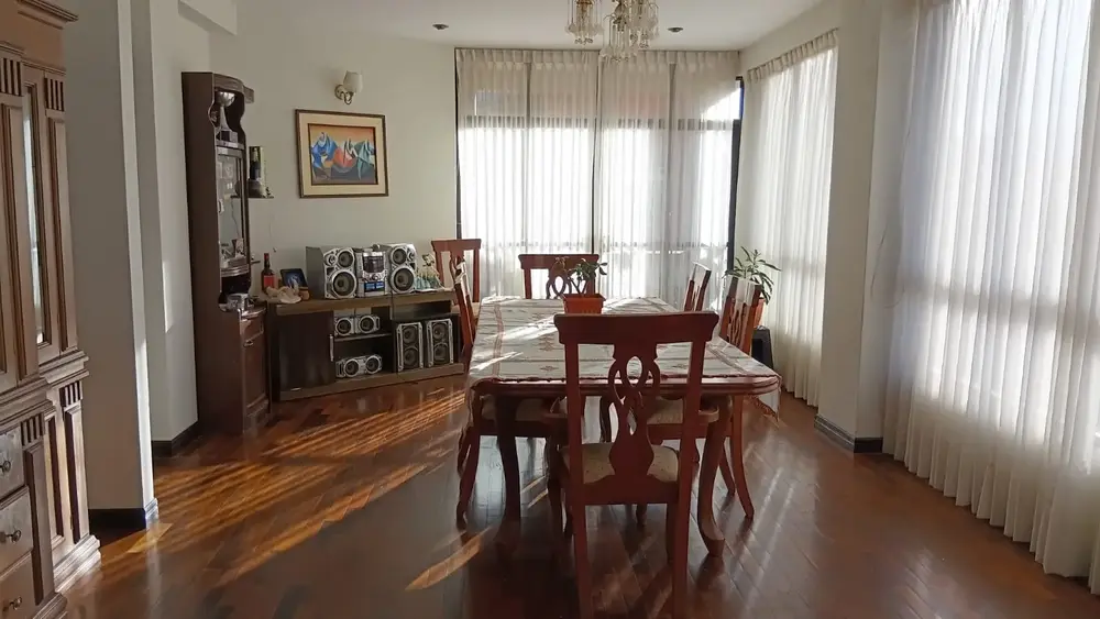 Foto de CASA EN ANTICRÉTICO – ACHUMANI, URB. LOS ROSALES