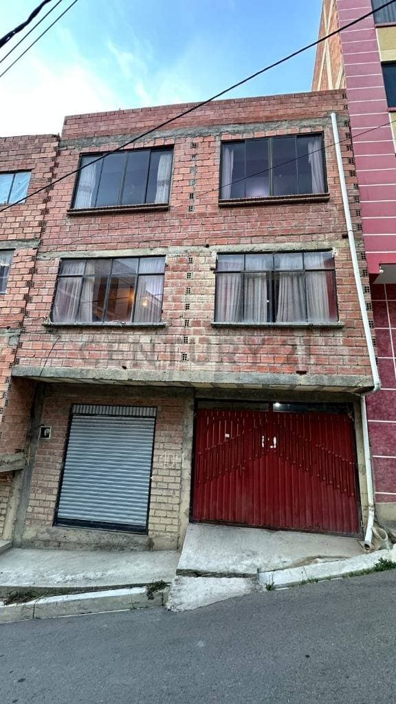 Foto de ¡VIVE A PASOS DE TODO EN VILLA COPACABANA! CASA EN VENTA