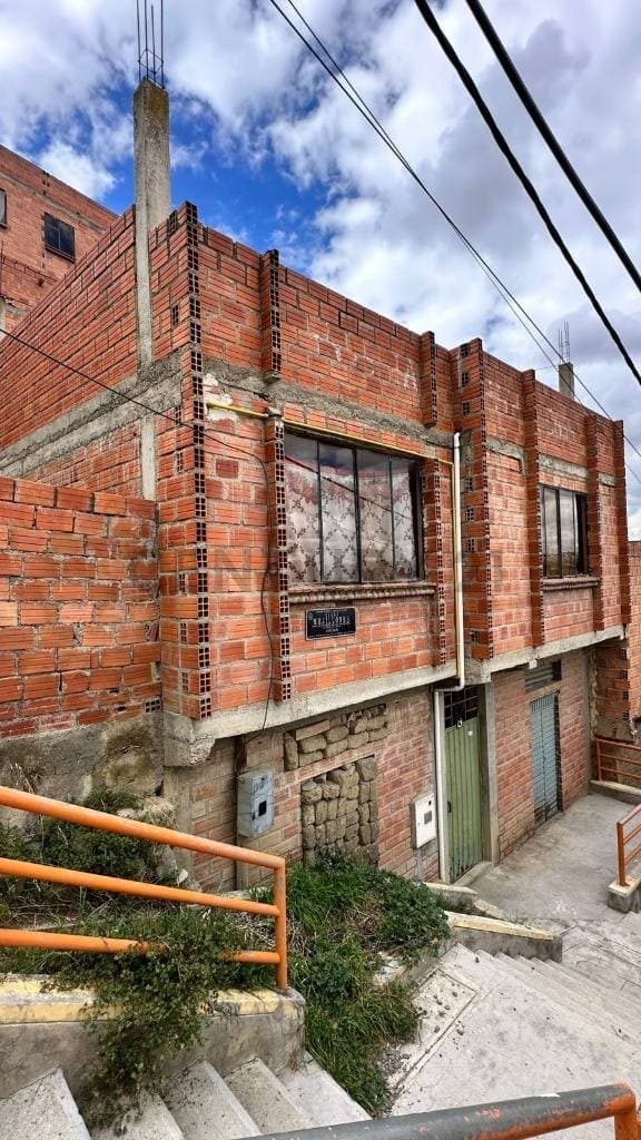 Foto de ¡CASA EN VENTA A PRECIO DE REMATE EN ALTO MUNAYPATA!