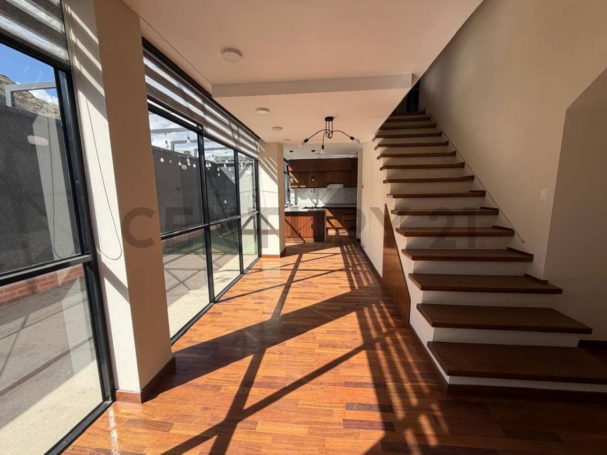 Foto de Townhouse en venta a precio de departamento, cond. "Valle del Sol" Mallasilla