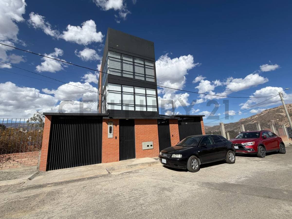 Foto de Townhouse en venta a precio de departamento, cond. "Valle del Sol" Mallasilla