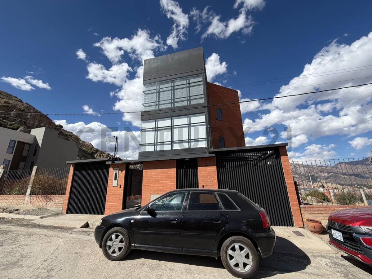 Foto de Townhouse en venta a precio de departamento, cond. "Valle del Sol" Mallasilla