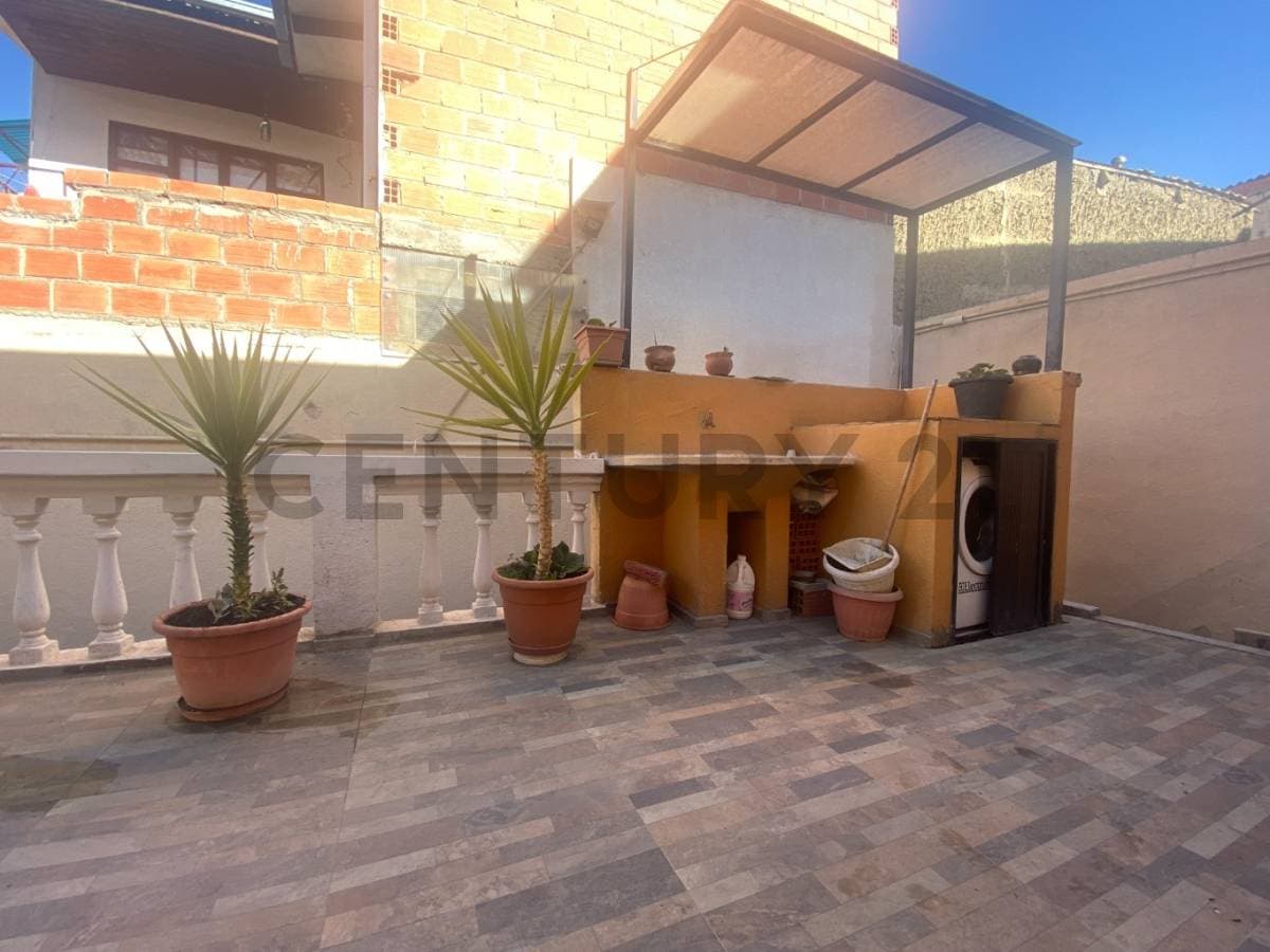 Foto de EN SOPOCACHI - CALLE ROMECIN CAMPOS Y KANTUTANI - GARZONIER EN ALQUILER