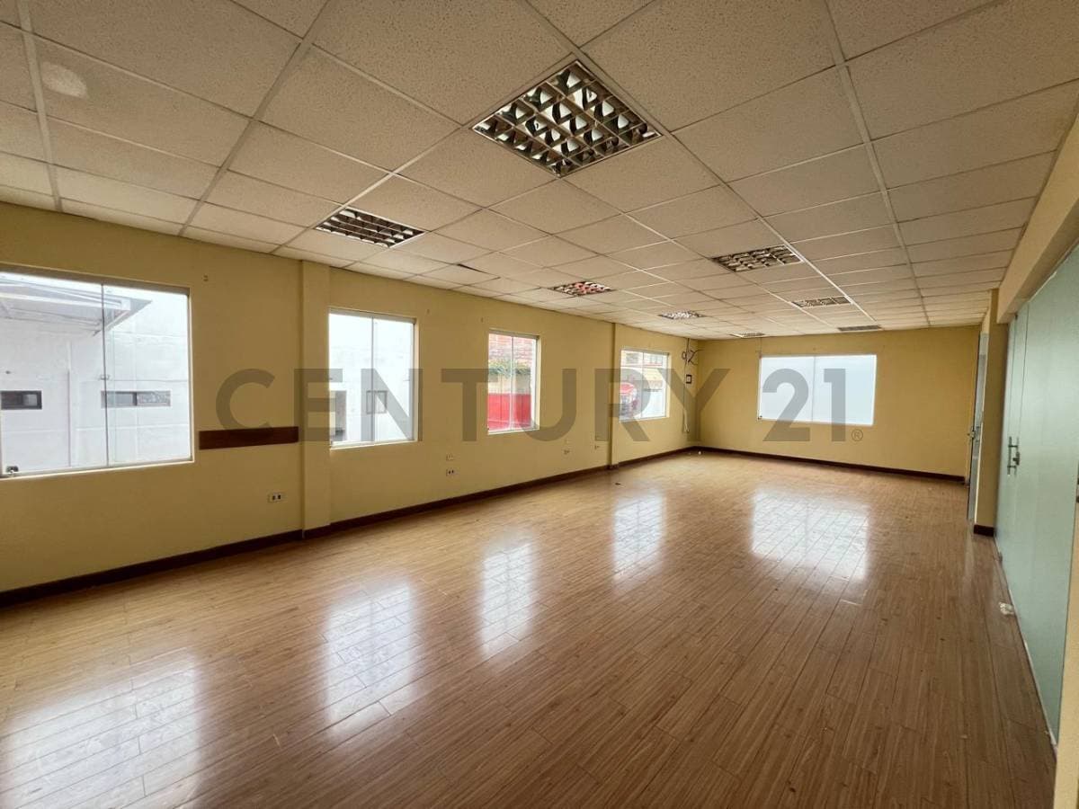 Foto de OFICINA COMERCIAL EN ALQUILER, ZONA MESA VERDE, SUCRE !!! !!!