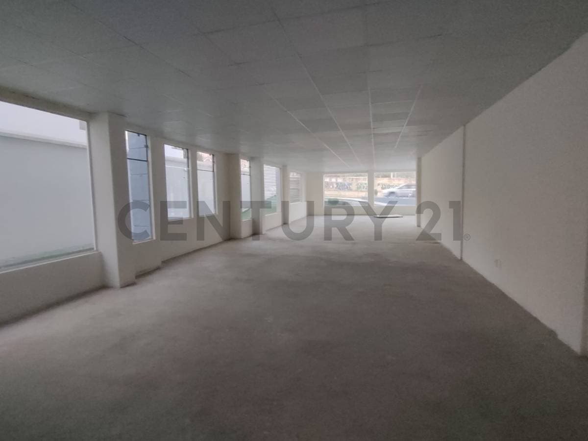 Foto de Local comercial en venta en Achumani, sobre Av. Costanera, altura calle 25