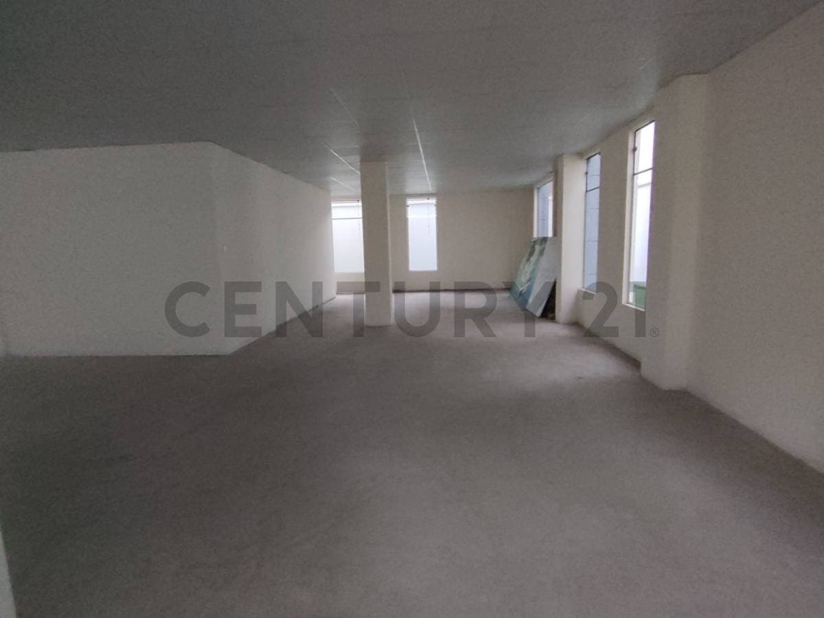 Foto de Local comercial en venta en Achumani, sobre Av. Costanera, altura calle 25