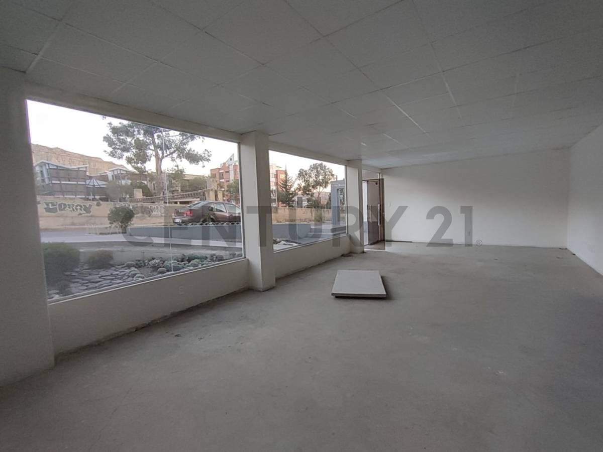 Foto de Local comercial en venta en Achumani, sobre Av. Costanera, altura calle 25