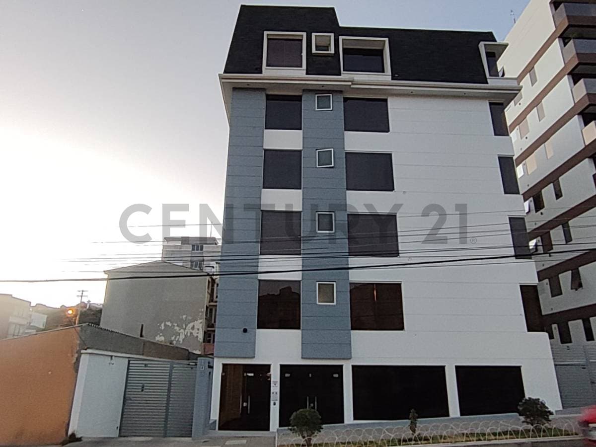 Foto de Local comercial en venta en Achumani, sobre Av. Costanera, altura calle 25