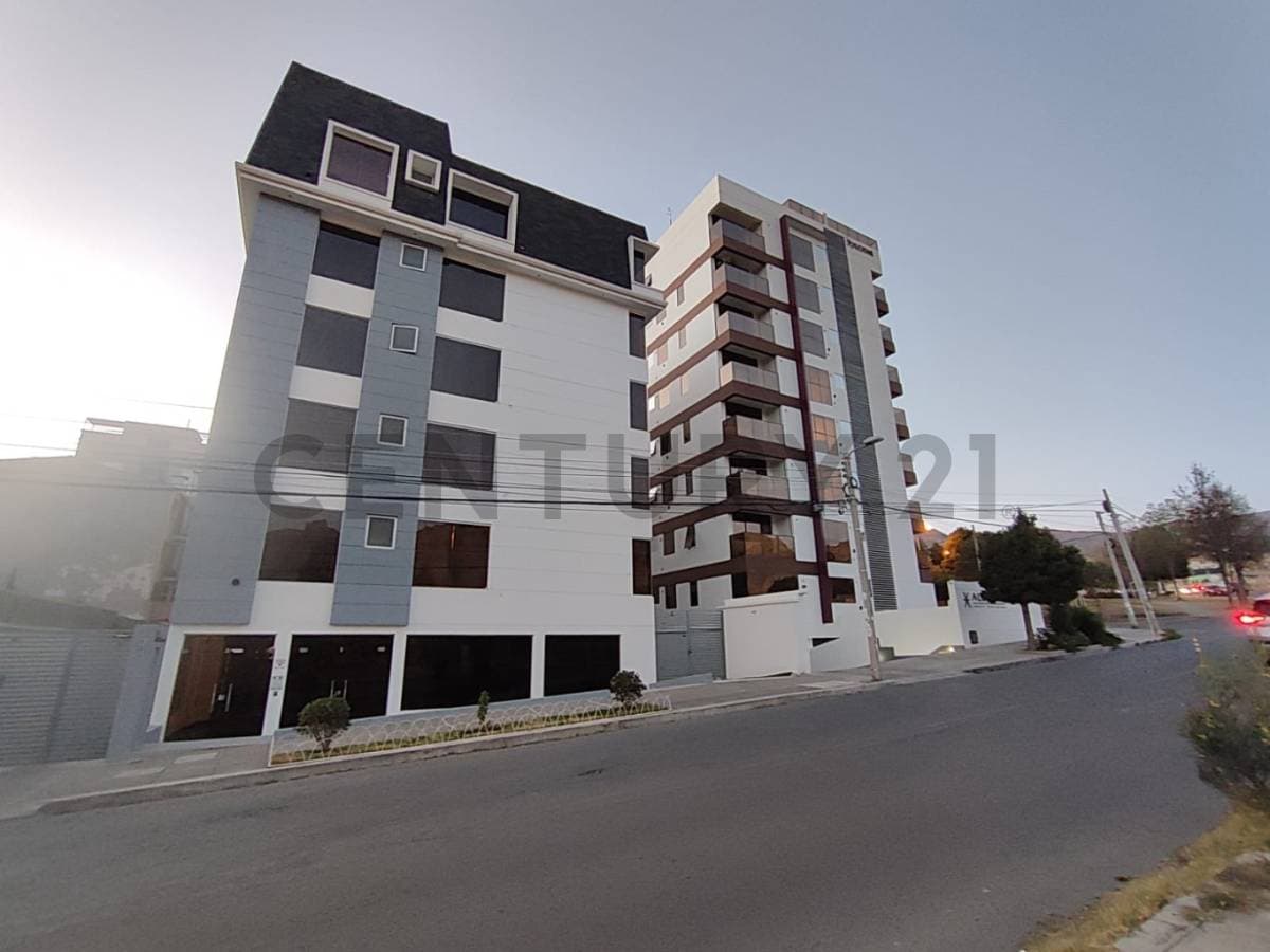 Foto de Local comercial en venta en Achumani, sobre Av. Costanera, altura calle 25