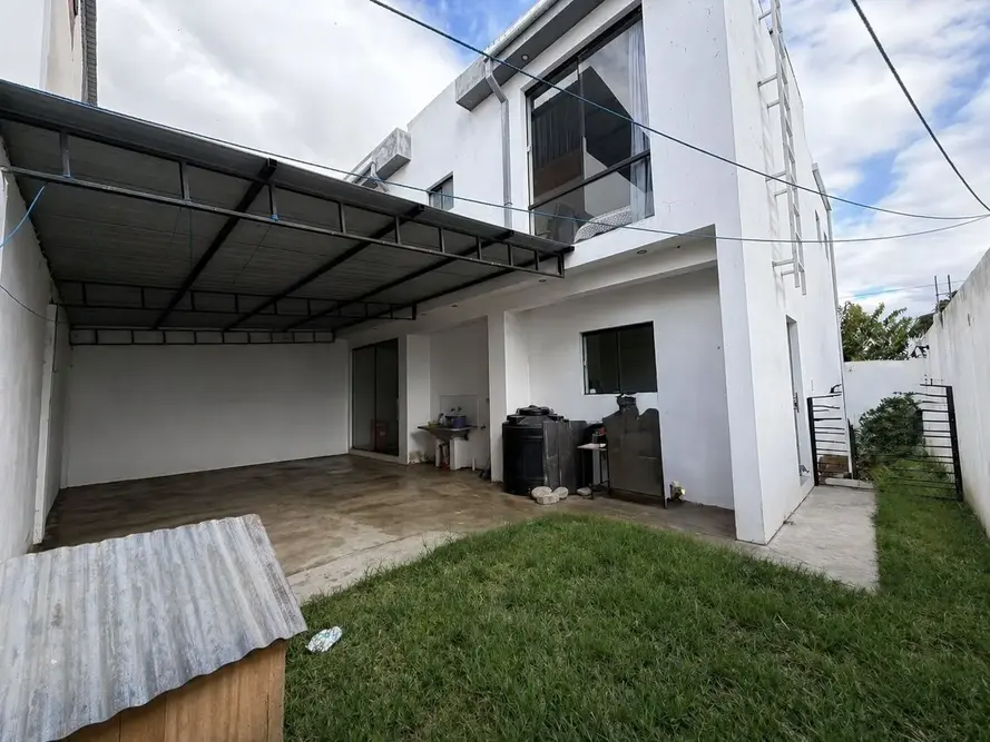 Foto de Casa Moderna en Zona Residencial Tablada – Tarija, Bolivia