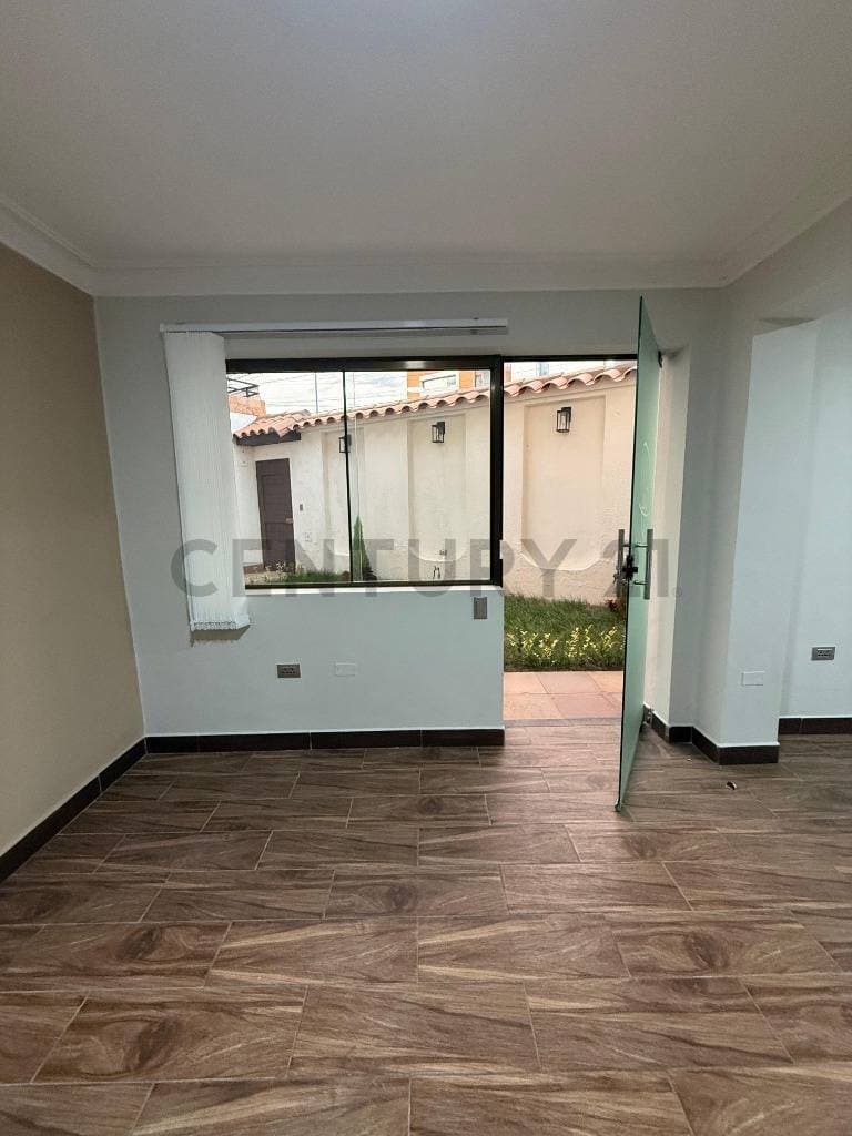 Foto de Oficina independiente a estrenar + baño privado en alquiler – zona San Matías