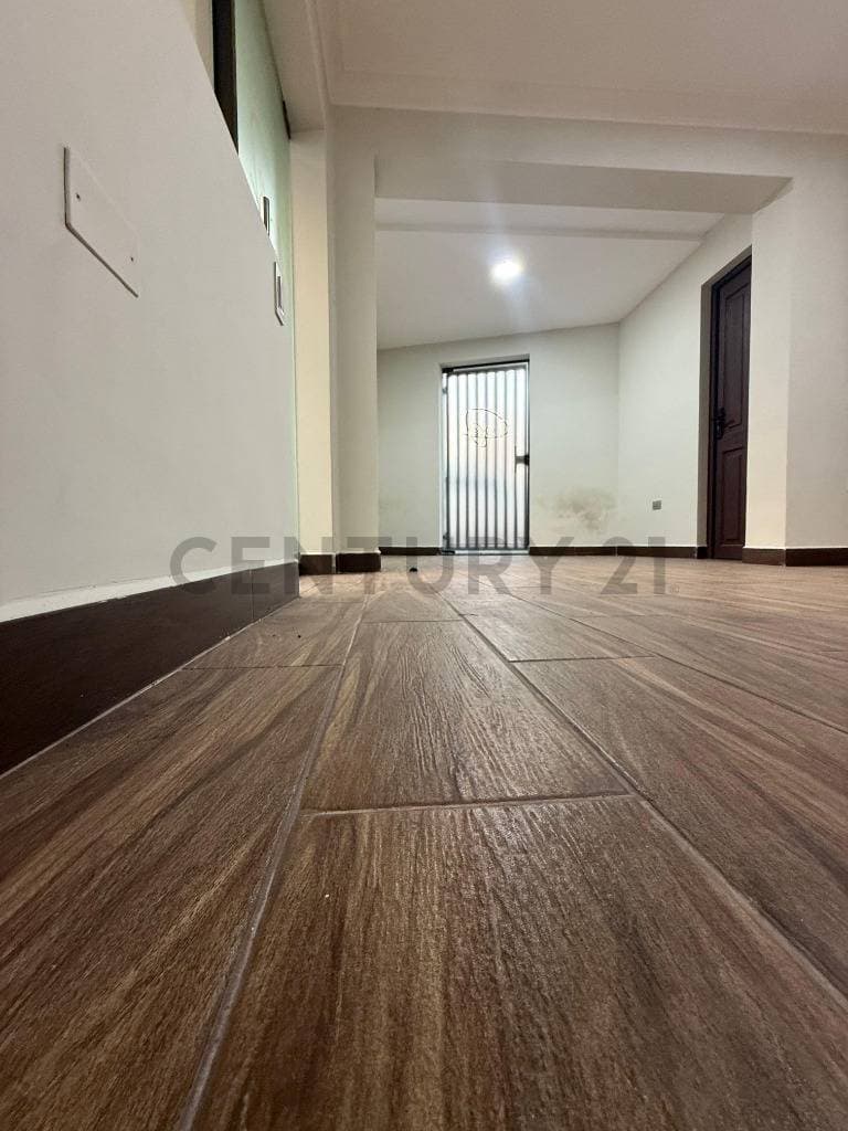 Foto de Oficina independiente a estrenar + baño privado en alquiler – zona San Matías