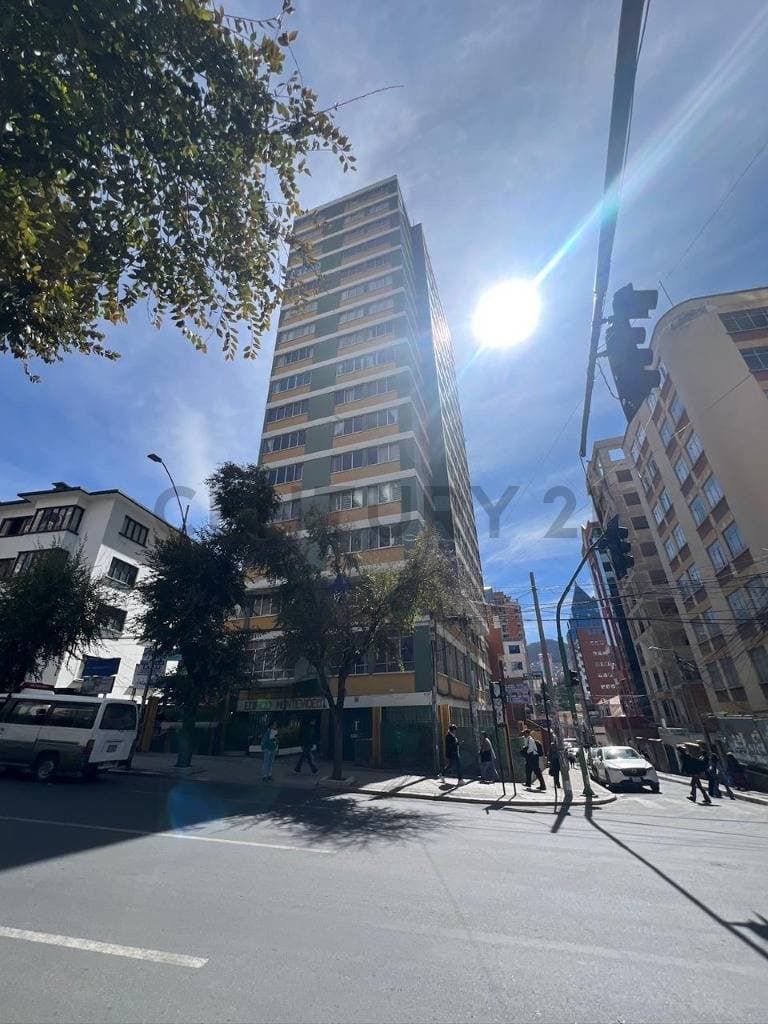 Foto de Vive en el corazón de Sopocachi - Departamento iluminado sobre Av. Arce