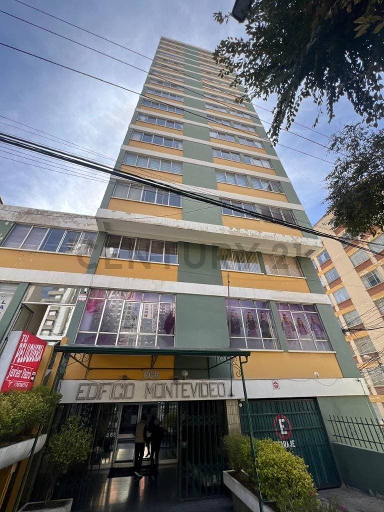 Foto de Vive en el corazón de Sopocachi - Departamento iluminado sobre Av. Arce