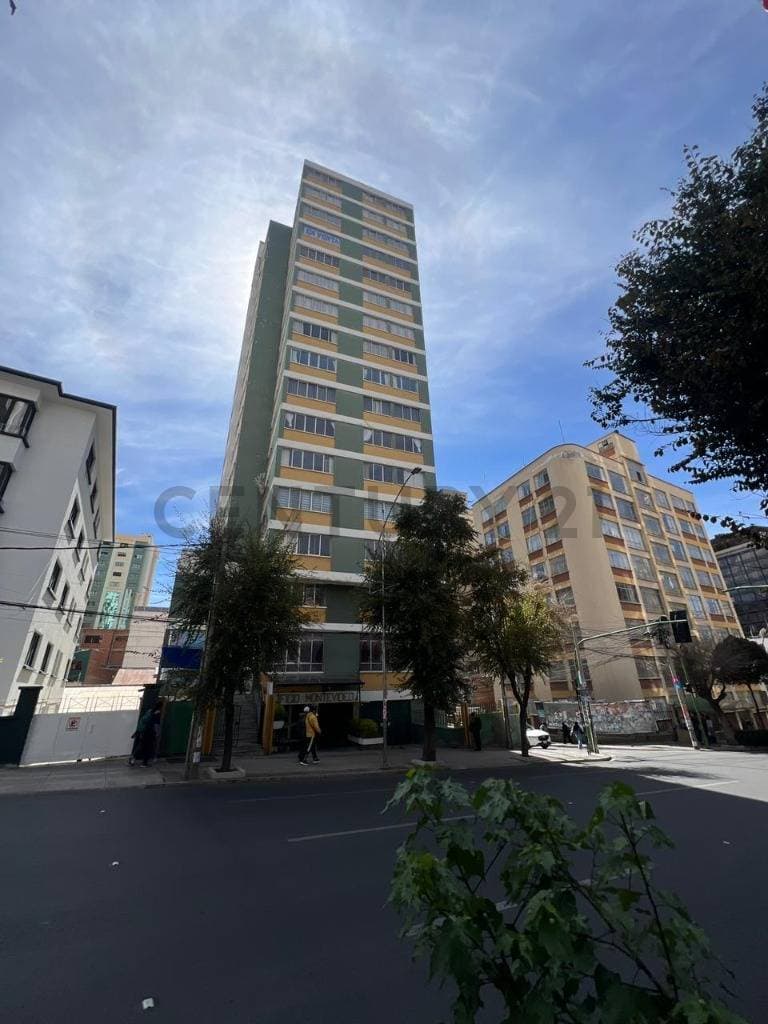 Foto de Vive en el corazón de Sopocachi - Departamento iluminado sobre Av. Arce