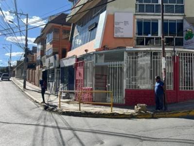 Foto de Local Comercial en Esquina de Alto Tráfico | Los Pinos | Excelente Visibilidad