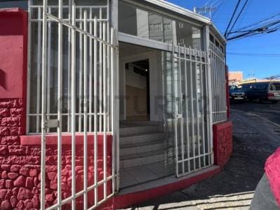 Foto de Local Comercial en Esquina de Alto Tráfico | Los Pinos | Excelente Visibilidad