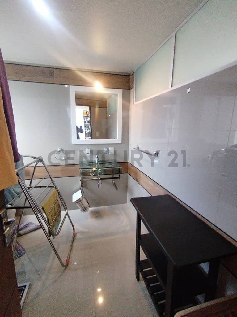 Foto de En alquiler departamento duplex amoblado de 2 dormitorios en suite en Achumani
