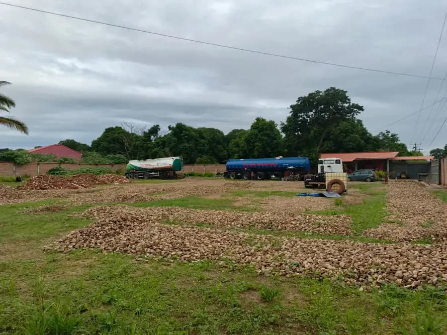 Foto de TERRENO COMERCIAL EN VENTA SOBRE AVENIDA AMPLIA. IDEAL PARA EMPRESA DE TRANSPORTE PESADO CON SALIDA DIRECTA AL SUR