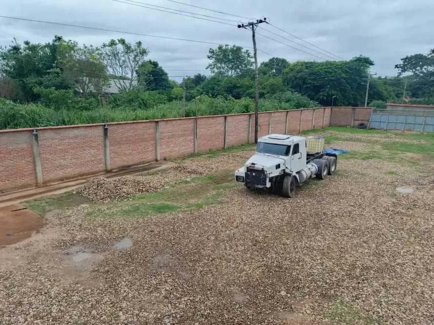 Foto de TERRENO COMERCIAL EN VENTA SOBRE AVENIDA AMPLIA. IDEAL PARA EMPRESA DE TRANSPORTE PESADO CON SALIDA DIRECTA AL SUR